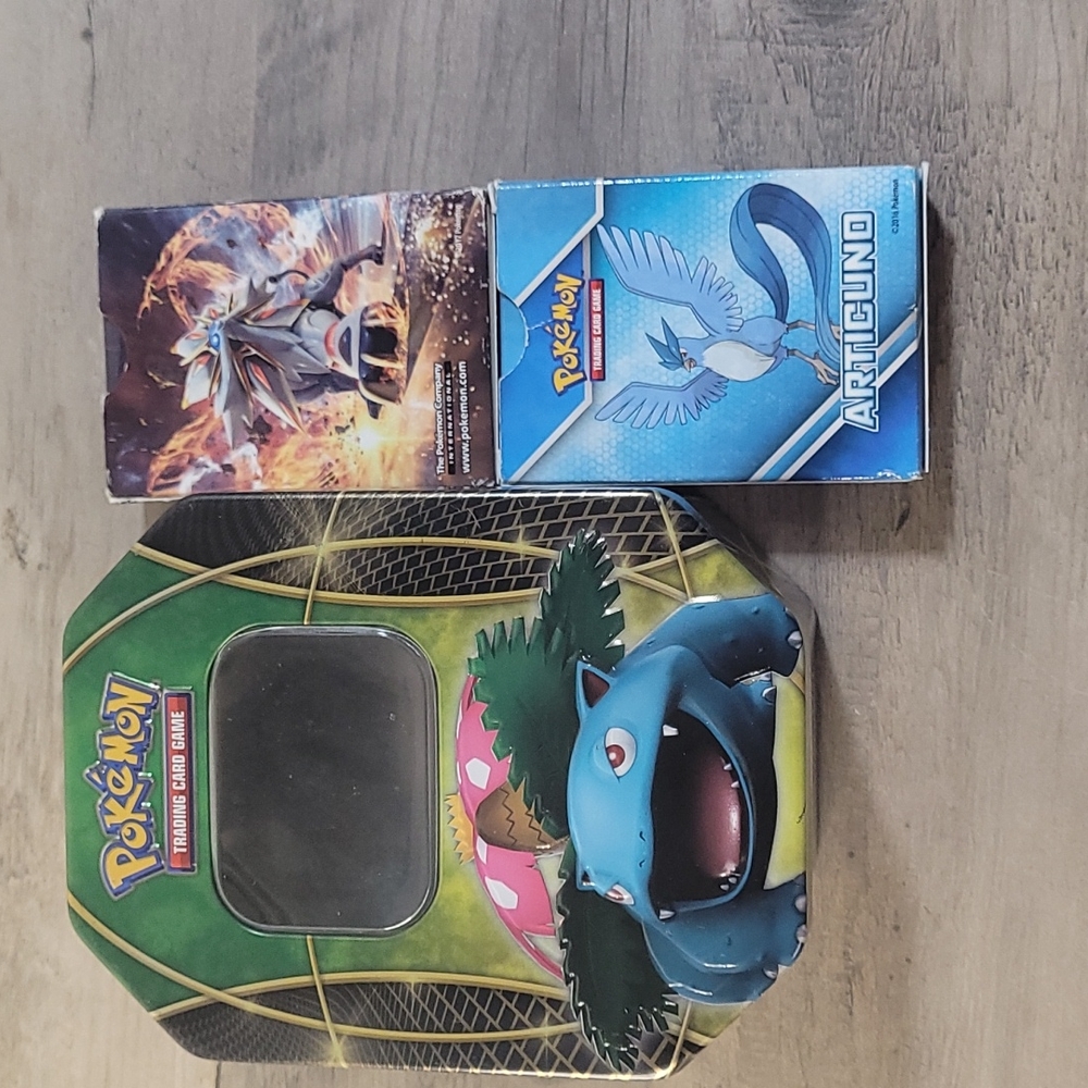 Pokemon tin + cards